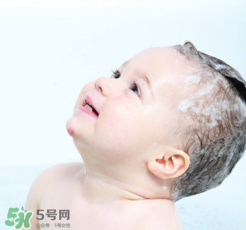 秋天嬰兒幾天洗一次澡？秋天嬰兒洗幾次澡？