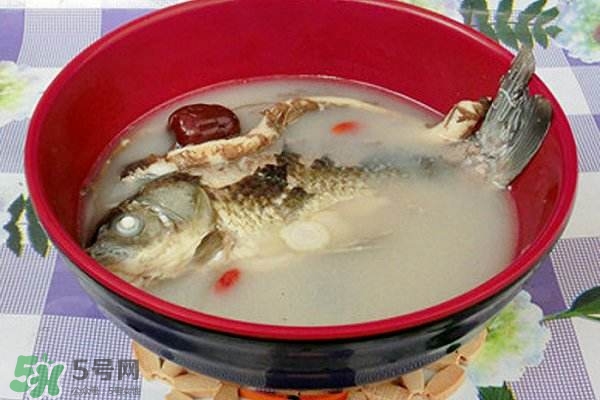 產(chǎn)婦鯽魚(yú)湯什么時(shí)候喝？產(chǎn)婦鯽魚(yú)湯放調(diào)料嗎？