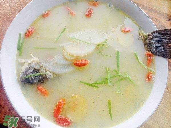 鯽魚湯怎么去腥味？鯽魚湯熬多長時間最好？