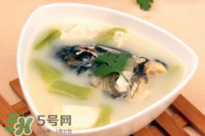產(chǎn)婦鯽魚(yú)湯什么時(shí)候喝？產(chǎn)婦鯽魚(yú)湯放調(diào)料嗎？