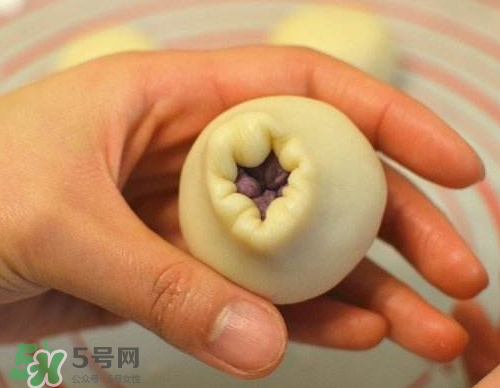 蛋黃酥油皮怎么揉出膜？蛋黃酥油皮不出膜怎么辦？