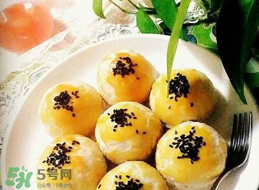 蛋黃酥用什么面粉？蛋黃酥能用低筋面粉嗎？