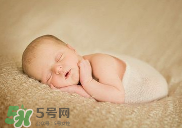 剪臍帶時(shí)寶寶會不會疼？剪臍帶寶寶疼嗎？