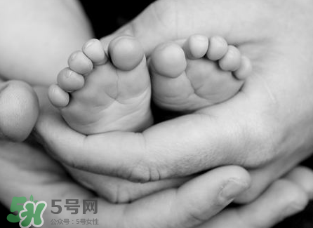 剪臍帶是寶寶疼還是媽媽疼？剪臍帶孕婦會(huì)痛嗎？