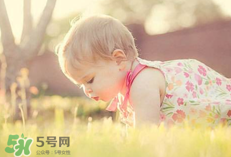 寶寶曬太陽后出濕疹正常嗎？寶寶曬太陽會出濕疹嗎？