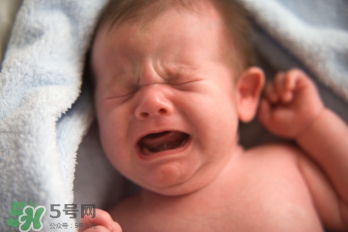 寶寶驚厥是什么癥狀？如何區(qū)別寶寶驚厥和驚跳？