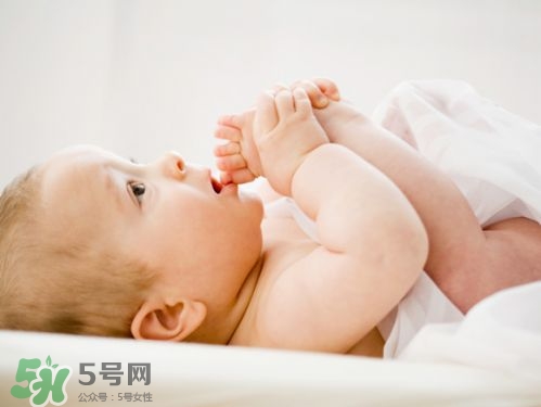 剛出生的寶寶要注意什么？剛出生的寶寶要準(zhǔn)備哪些東西？