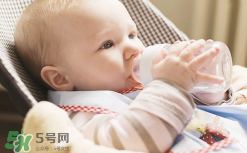 寶寶奶粉過敏什么原因？奶粉過敏的識別和處理