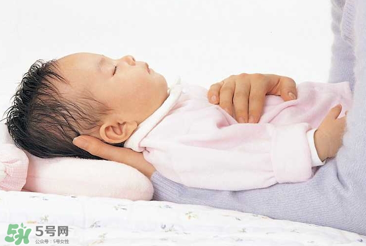 新生寶寶怎么抱？新生寶寶可以豎著抱嗎？