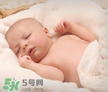 寶寶多大可以剪指甲？寶寶剪指甲的正確方法