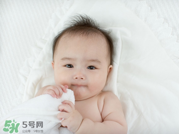 嬰兒幾個(gè)月可以做寶寶椅？嬰兒安全椅安裝方法