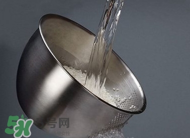 自來水為什么不能直接喝？自來水洗過的水果為什么可以吃？