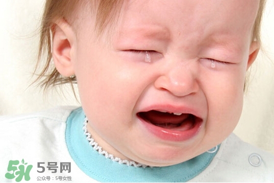寶寶晚上哭鬧是怎么回事？寶寶晚上哭鬧不睡覺(jué)怎么辦？