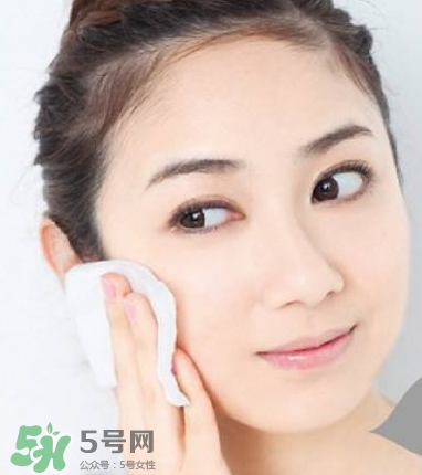 光擦保濕型化妝水就能有效保濕?怎樣正確的使用化妝水？
