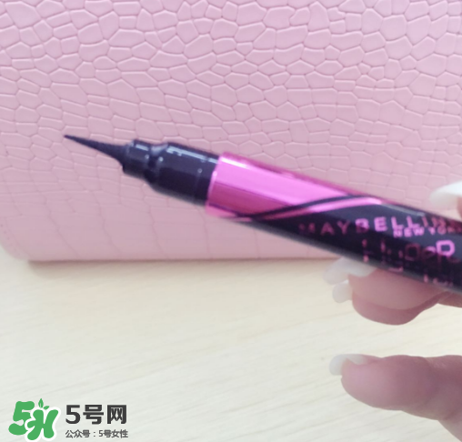 美寶蓮眼線液筆怎么樣？美寶蓮眼線液筆暈染嗎？