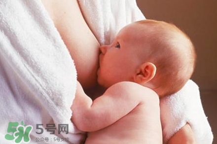 母乳喂養(yǎng)的寶寶大便怎樣正常？母乳喂養(yǎng)的寶寶需要補鈣嗎？