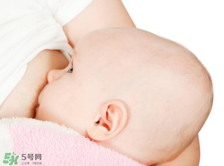 母乳喂養(yǎng)的寶寶大便怎樣正常？母乳喂養(yǎng)的寶寶需要補鈣嗎？