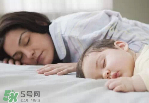 寶寶睡覺出汗多是什么原因？寶寶睡覺的常見誤區(qū)