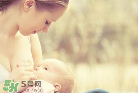 母乳喂養(yǎng)的寶寶大便怎樣正常？母乳喂養(yǎng)的寶寶需要補鈣嗎？