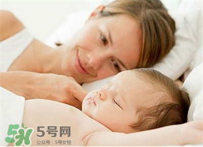 寶寶睡覺出汗多是什么原因？寶寶睡覺的常見誤區(qū)