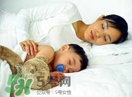 寶寶睡覺出汗多是什么原因？寶寶睡覺的常見誤區(qū)