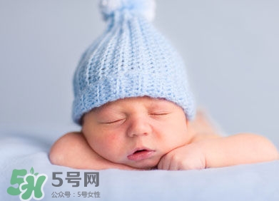 寶寶睡覺搖頭怎么回事？寶寶睡覺搖頭是缺鈣嗎？