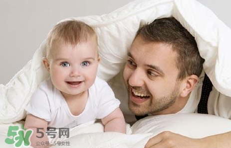 寶寶晚上哭鬧是怎么回事？寶寶晚上哭鬧不睡覺(jué)怎么辦？