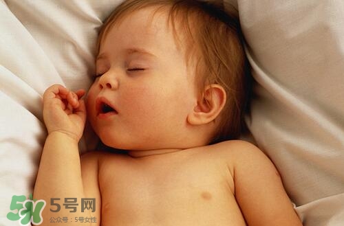 寶寶睡覺突然大哭是什么原因？寶寶睡覺突然哭醒怎么辦？