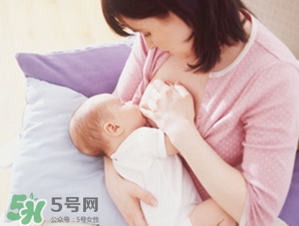 母乳喂養(yǎng)的寶寶大便怎樣正常？母乳喂養(yǎng)的寶寶需要補鈣嗎？