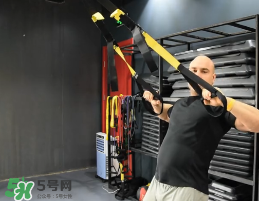 trx劃船一組做多少個(gè)？trx劃船每天做幾組？