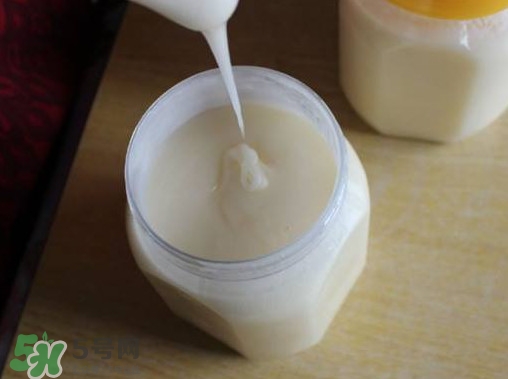 椴樹蜜和百花蜜哪個好？椴樹蜜和百花蜜的區(qū)別