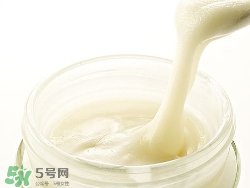 椴樹蜜是什么顏色？椴樹蜜是白色的嗎