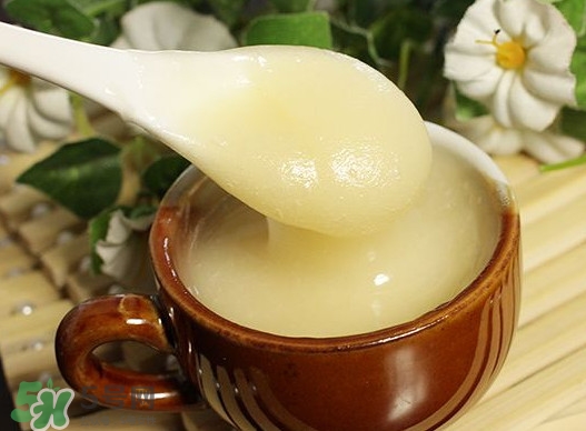 椴樹蜜什么時(shí)候喝好？椴樹蜜什么季節(jié)有