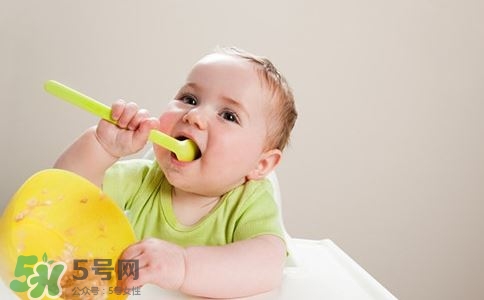 寶寶發(fā)燒出汗可以蓋被子嗎？寶寶發(fā)燒出汗了會退燒嗎？