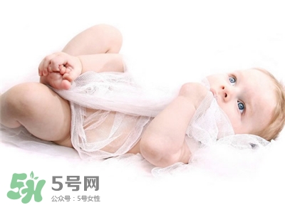 生孩子臍帶怎么剪？臍帶晚剪有什么影響？