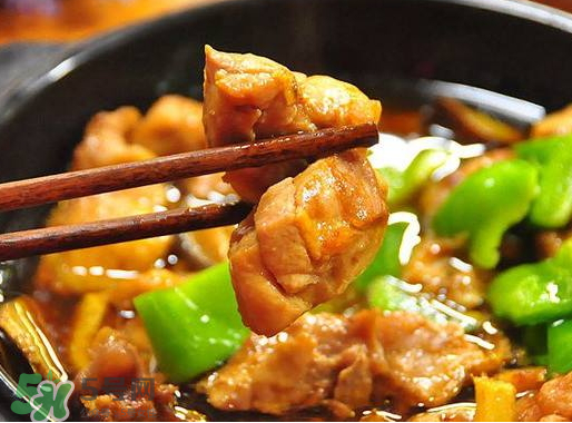 美國黃燜雞米飯為什么那么貴？美國黃燜雞米飯多少錢一份？