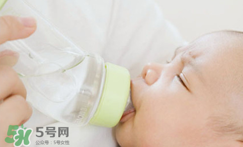 寶寶能喝礦泉水嗎？礦泉水寶寶適合寶寶喝嗎？