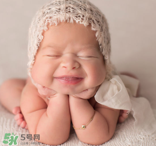 新生兒要多抱抱嗎？新生兒應該是多抱還是多躺？