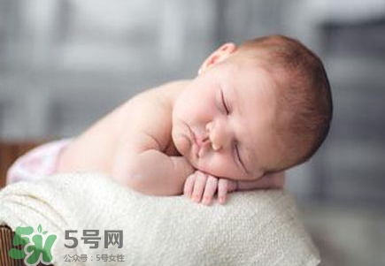 寶寶什么時(shí)候會(huì)笑？逗寶寶笑的小妙招