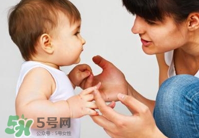 寶寶說(shuō)話早晚和智力有關(guān)系嗎？寶寶說(shuō)話晚怎么辦？