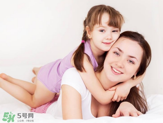 寶寶什么時(shí)候會(huì)笑？逗寶寶笑的小妙招