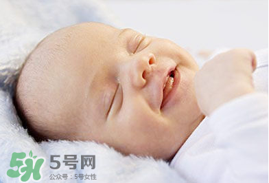 寶寶發(fā)燒出汗可以蓋被子嗎？寶寶發(fā)燒出汗了會退燒嗎？