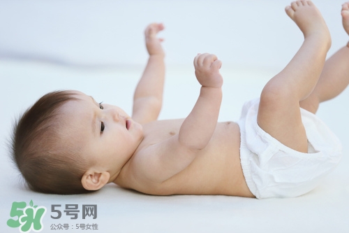 生孩子臍帶怎么剪？臍帶晚剪有什么影響？