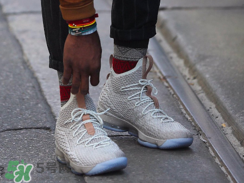nike lebron 15 ghost什么時(shí)候發(fā)售_多少錢？