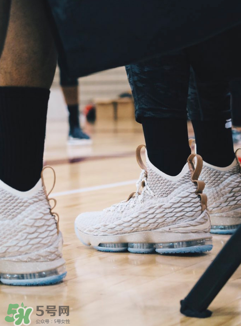 nike lebron 15 ghost什么時(shí)候發(fā)售_多少錢？