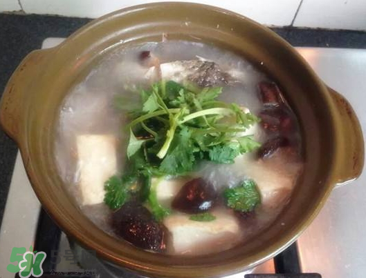 鯽魚(yú)湯可以放香菇嗎？香菇鯽魚(yú)湯的做法