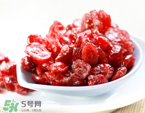 蔓越莓干熱量高嗎？蔓越莓干和新鮮蔓越莓營(yíng)養(yǎng)價(jià)值的區(qū)別