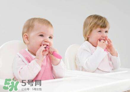和寶寶同房睡還能過性生活嗎？有孩子之后怎么過性生活？