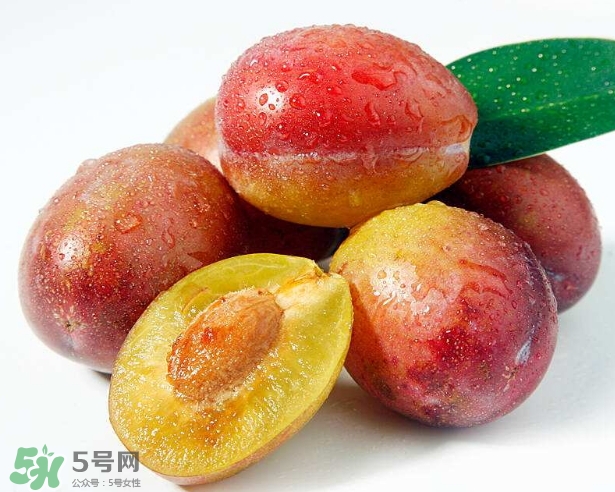 西梅可以和葡萄一起吃嗎？西梅的食用功效有哪些？
