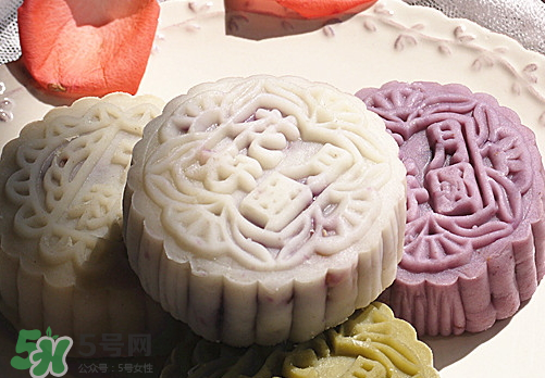 月餅皮可以用低筋面粉嗎？月餅皮用什么面粉？